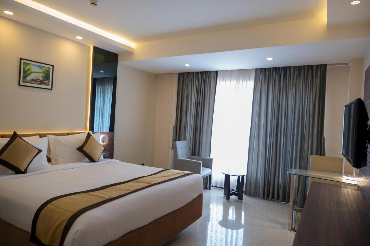 Golden Retreat Hotel Baharampur Exterior foto