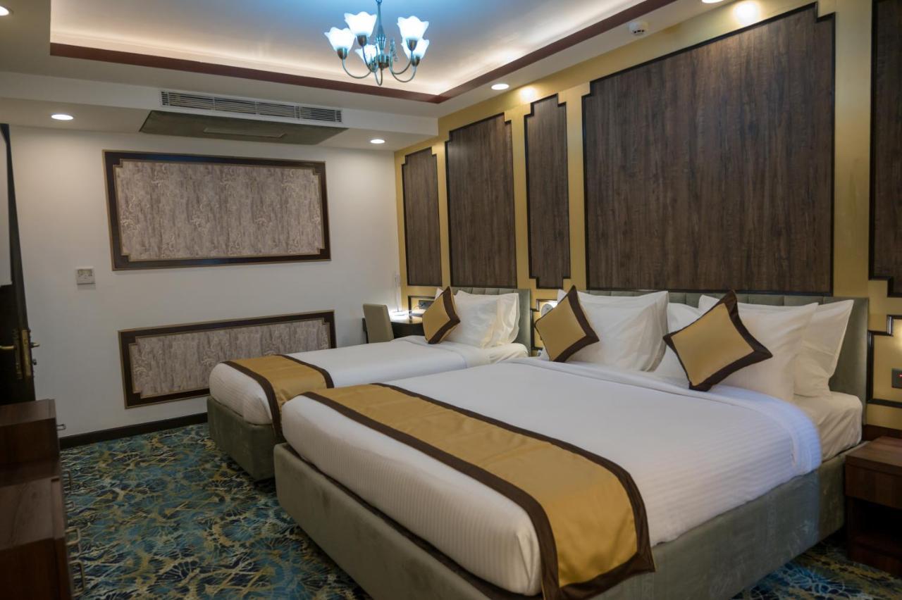 Golden Retreat Hotel Baharampur Exterior foto
