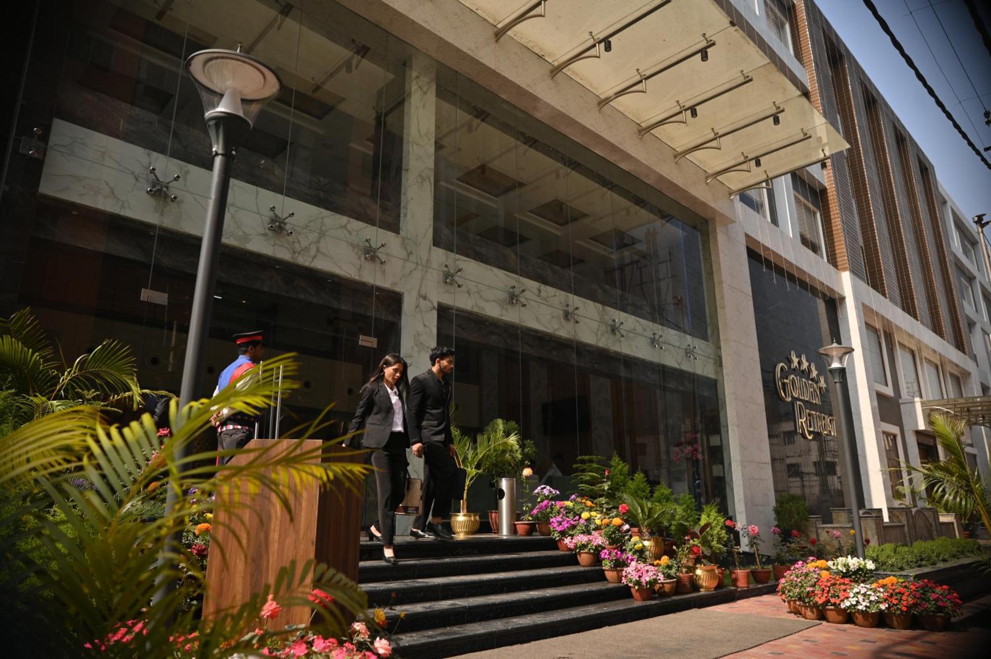 Golden Retreat Hotel Baharampur Exterior foto