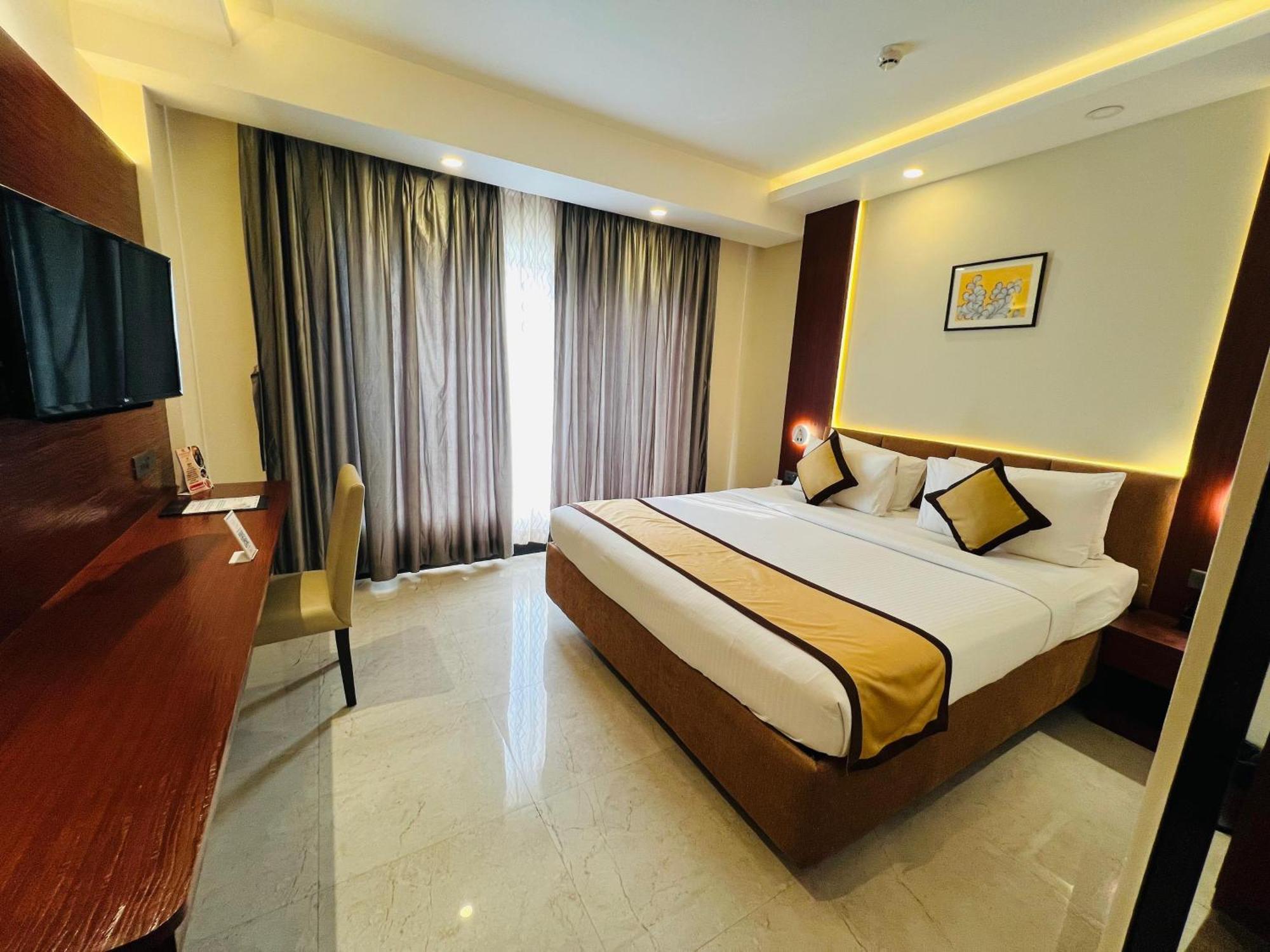 Golden Retreat Hotel Baharampur Exterior foto