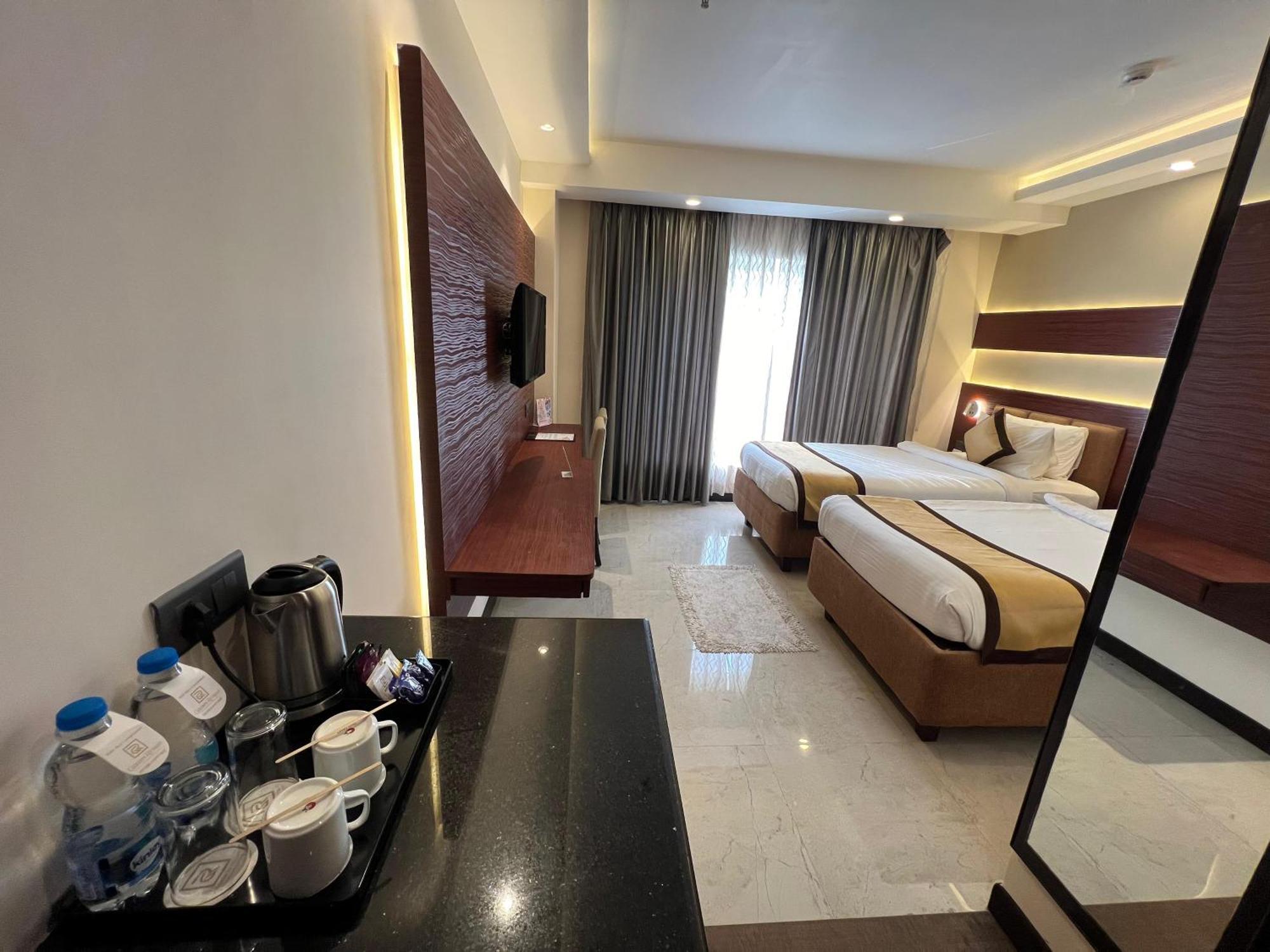 Golden Retreat Hotel Baharampur Exterior foto