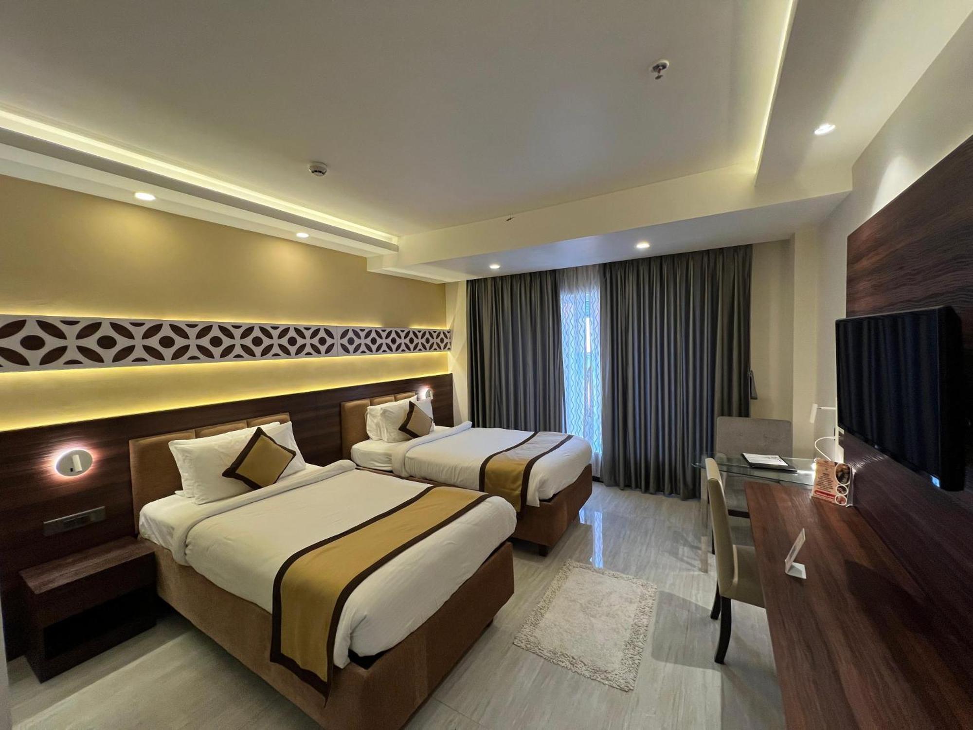 Golden Retreat Hotel Baharampur Exterior foto