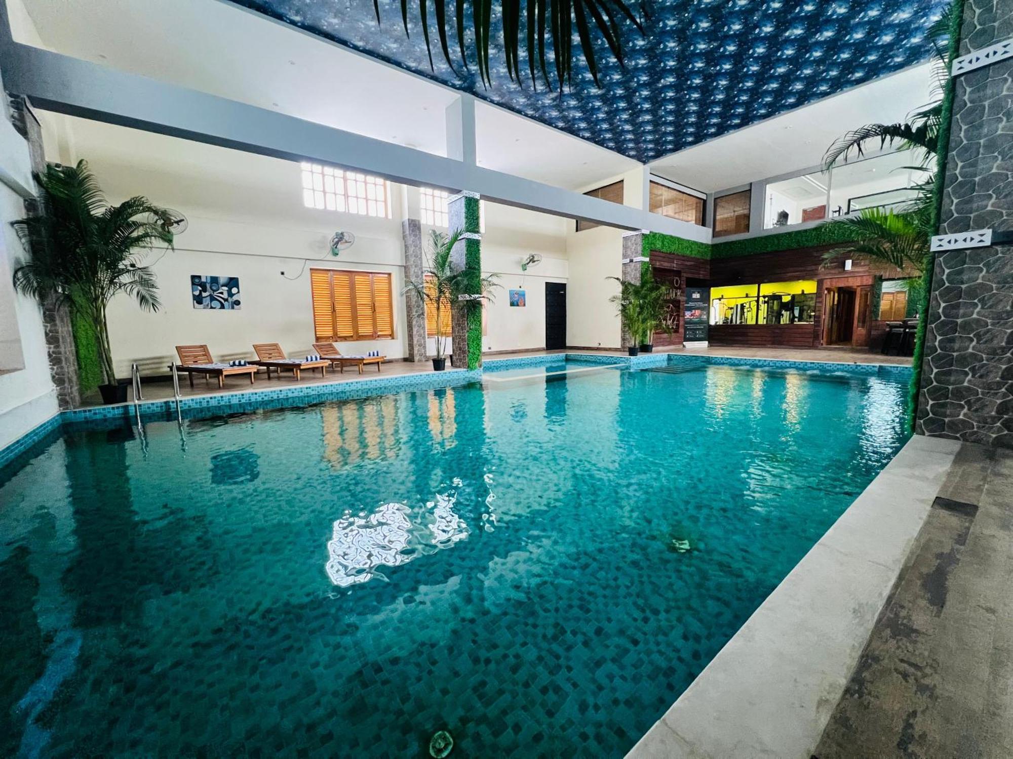 Golden Retreat Hotel Baharampur Exterior foto